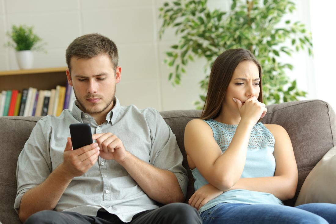 Smartphone Etiquette Are You Guilty Of Phubbing Expatgo