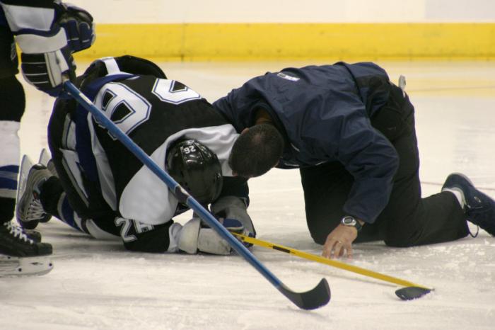 injured ice hockey player