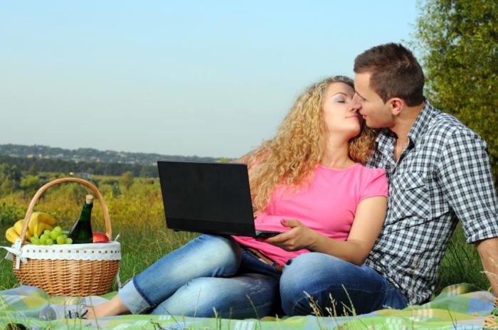 Study Examines Why Couples Post Lovey Dovey Updates On Facebook