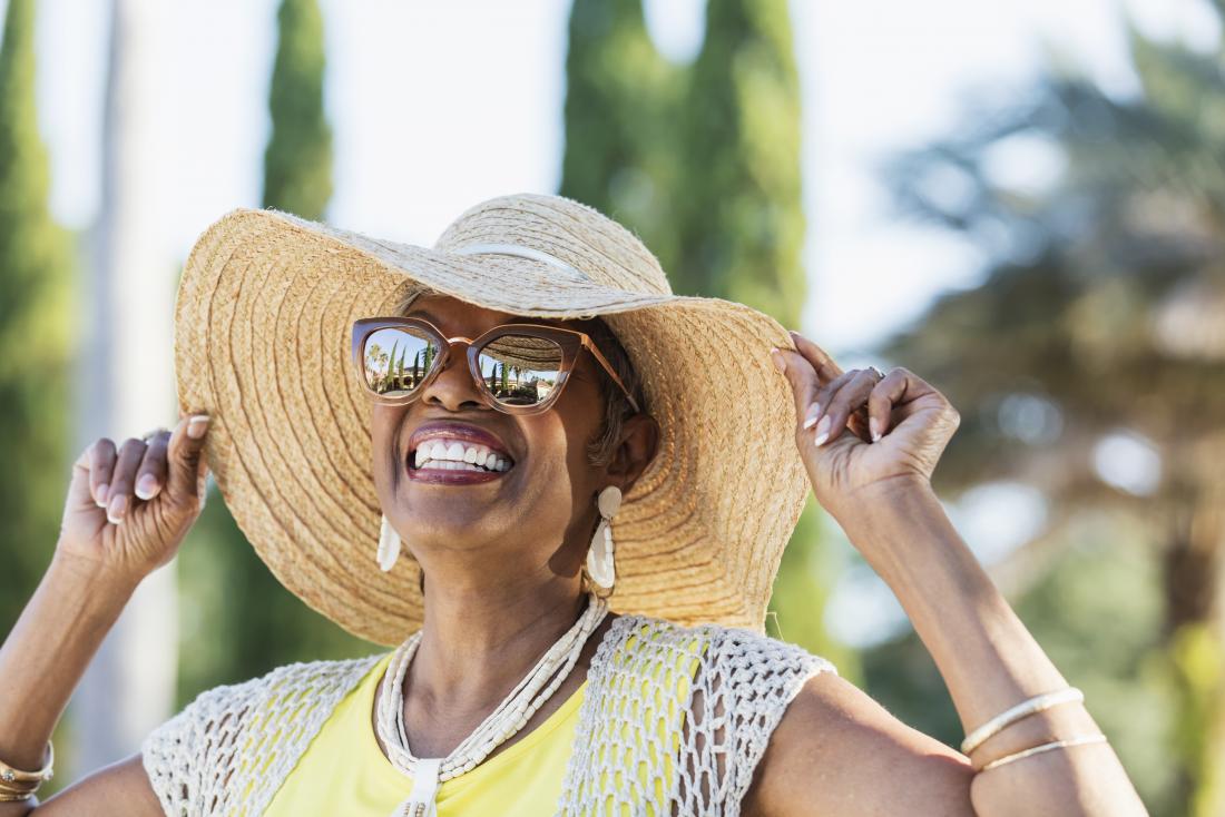 woman in sun with hat and glasses