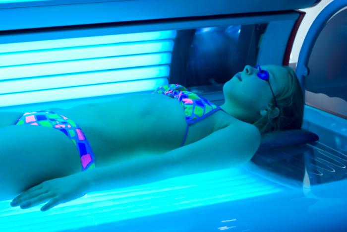 girl on tanning bed