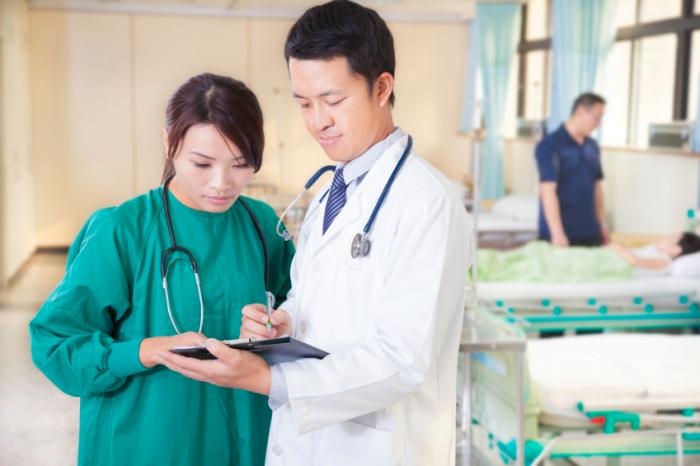 doctors discuss patient