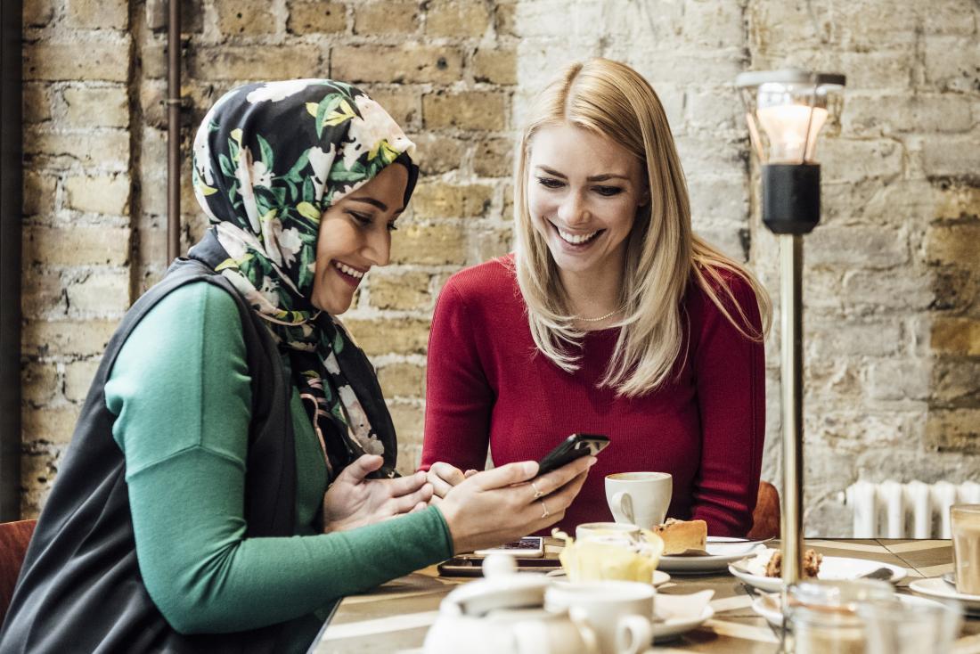 women in cafe