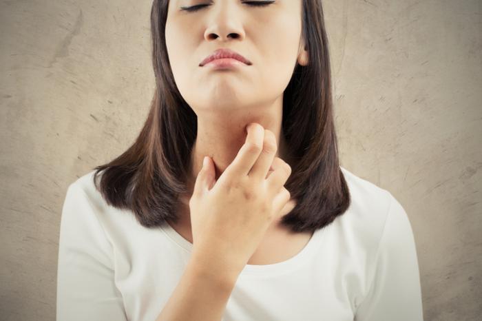 Itchy throat: Causes and remedies