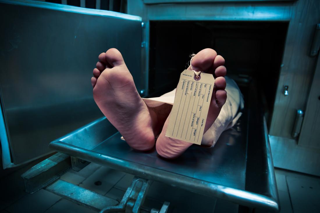 feet-of-body-in-morgue-tray-with-label-on-toe.jpg