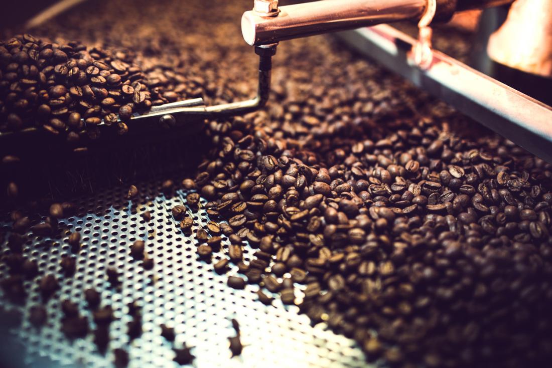 https://cdn-prod.medicalnewstoday.com/content/images/articles/317/317825/coffee-beans-being-roasted.jpg