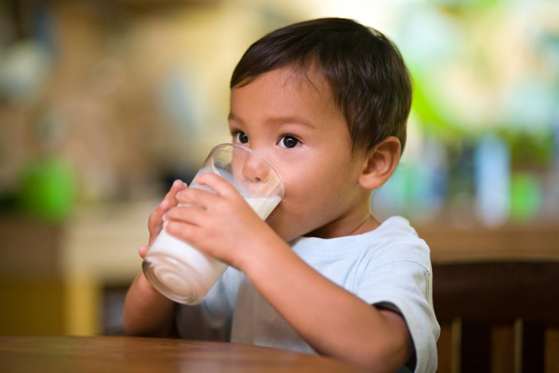 https://cdn-prod.medicalnewstoday.com/content/images/articles/317/317859/a-baby-drinking-milk.jpg