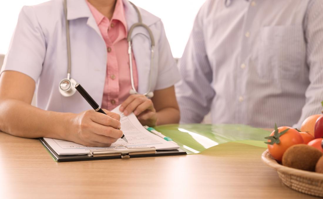 dietitian talking to patient