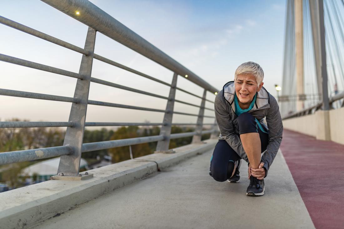 woman whose leg is in pain