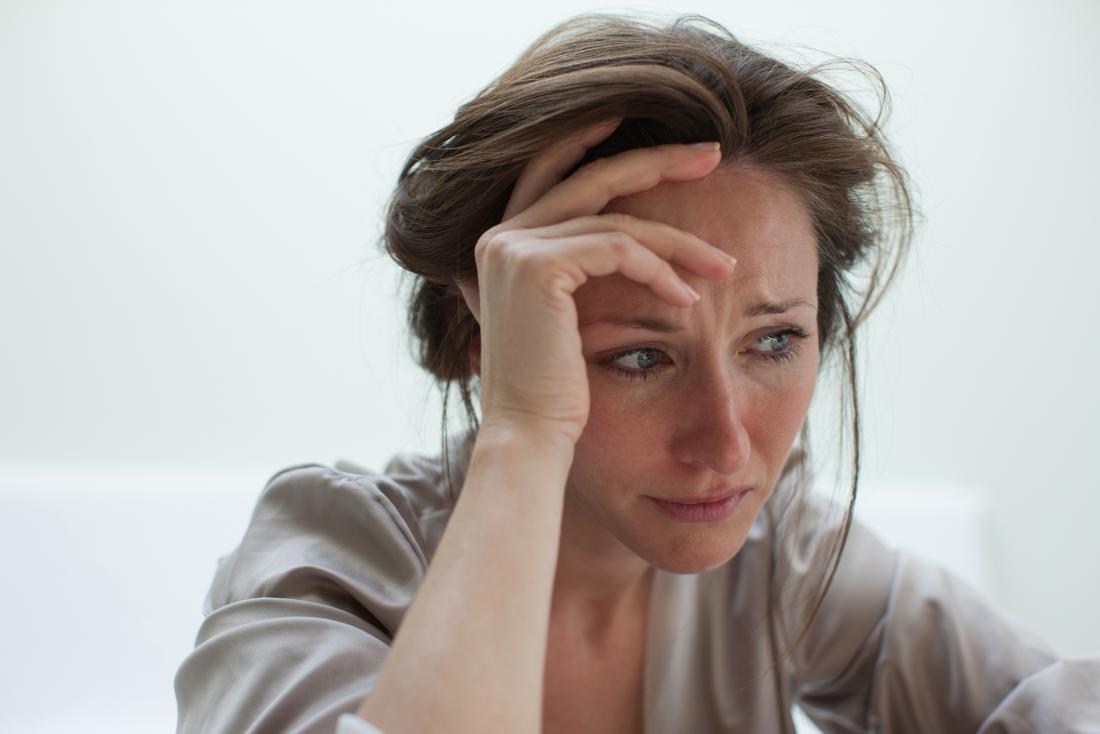 Having obsessive cravings and being preoccupied with obtaining food are symptoms of a food addiction.