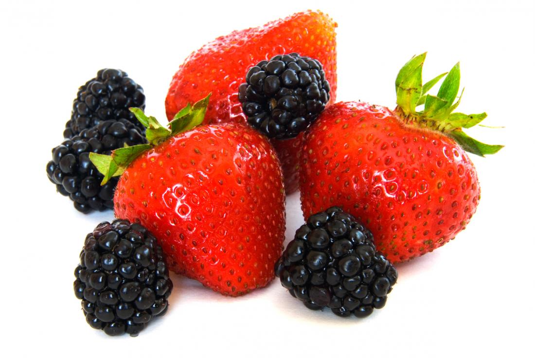 https://cdn-prod.medicalnewstoday.com/content/images/articles/320/320078/blackberries-and-strawberries.jpg