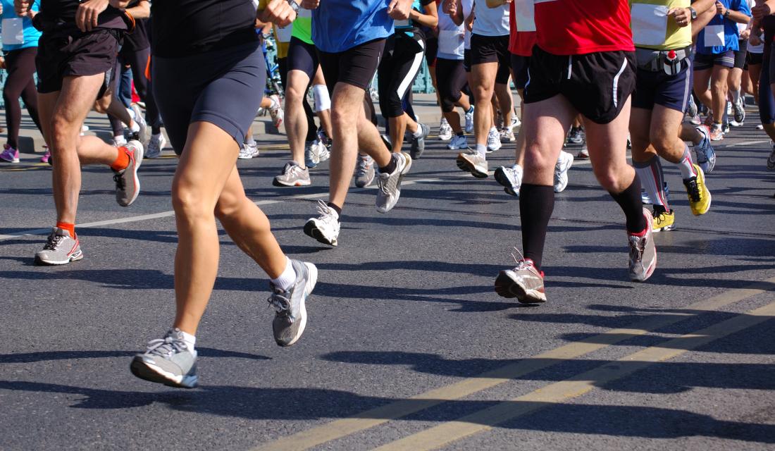 marathon runners viewed from waist down