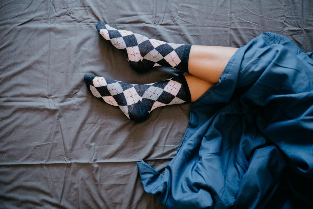 Sleeping with socks on: Benefits and risks