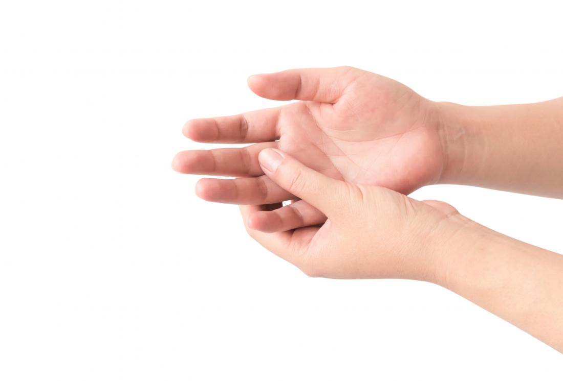 Jammed finger: Symptoms, treatment, and when to see a doctor