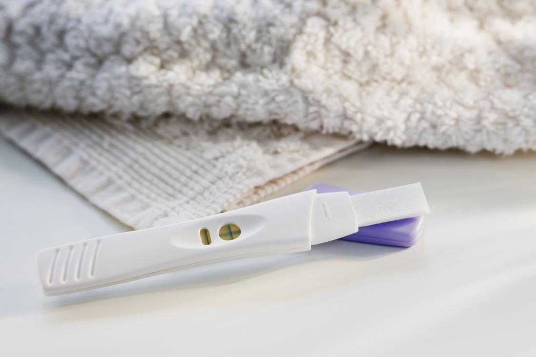 https://cdn-prod.medicalnewstoday.com/content/images/articles/322/322918/faint-positive-pregnancy-test-next-to-towel.jpg