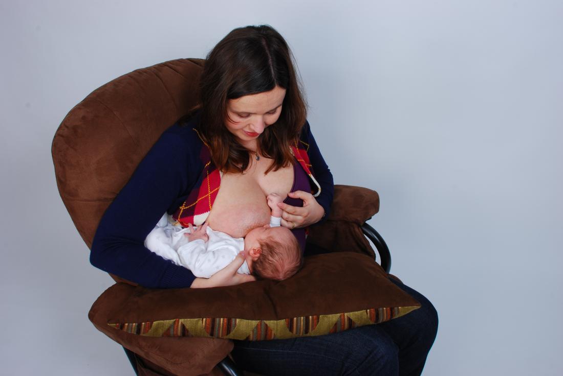 4 Best Positions for Breastfeeding With Back Pain