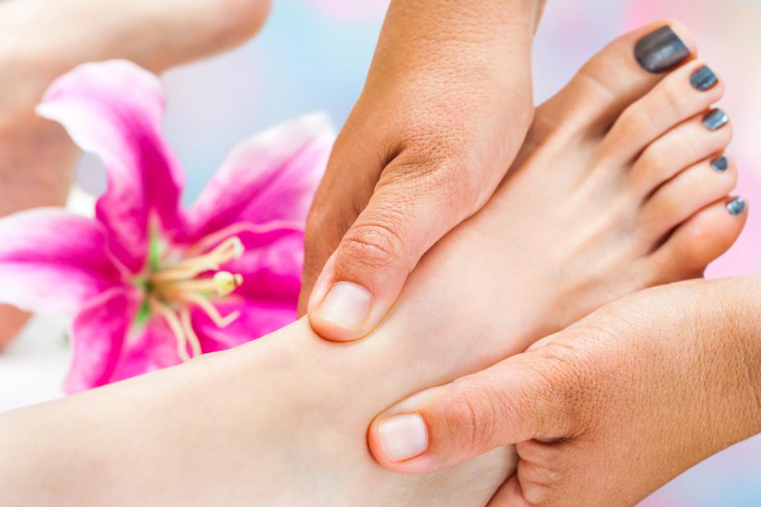 Jep kursiv Underholdning How to massage feet: 12 techniques for relaxation and pain relief
