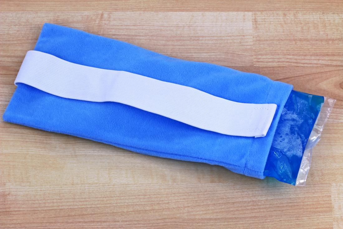 Cold ice pack with cloth cover for pain relief
