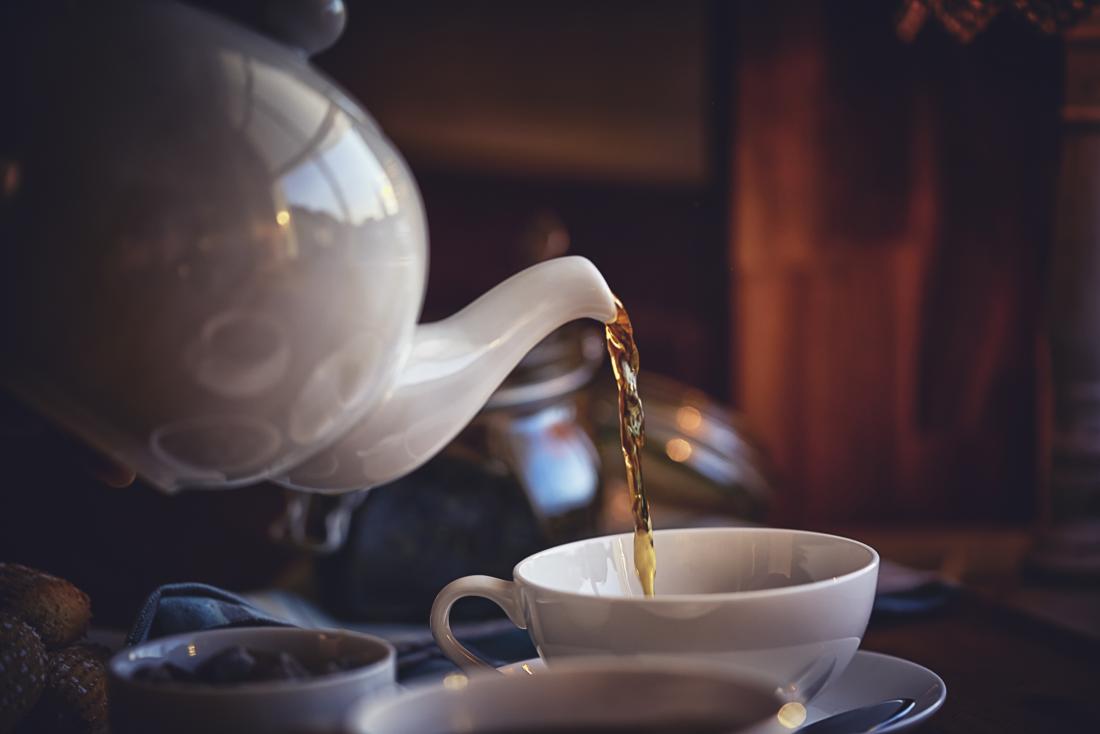 black tea being poured which contains L-theanine