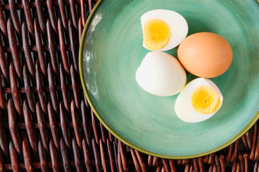 Boiled eggs peeled on a plate.