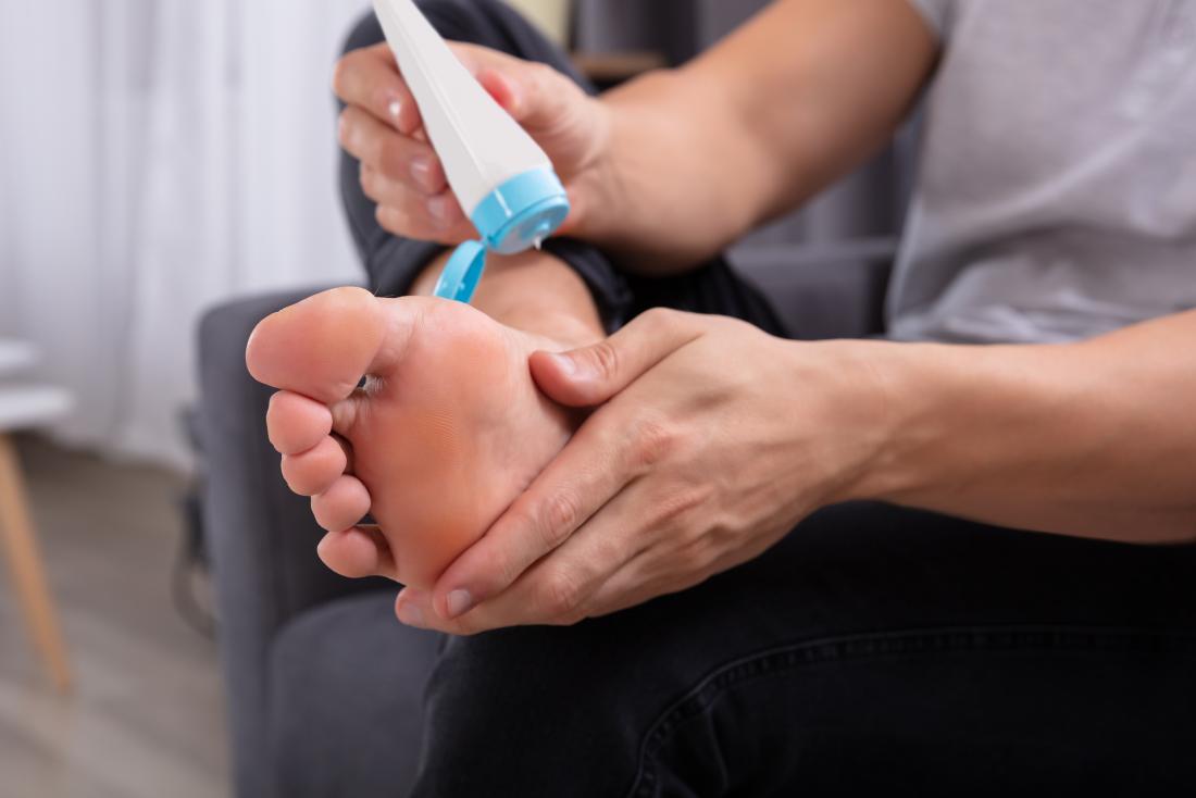 Itchy feet: 10 causes and how to get relief