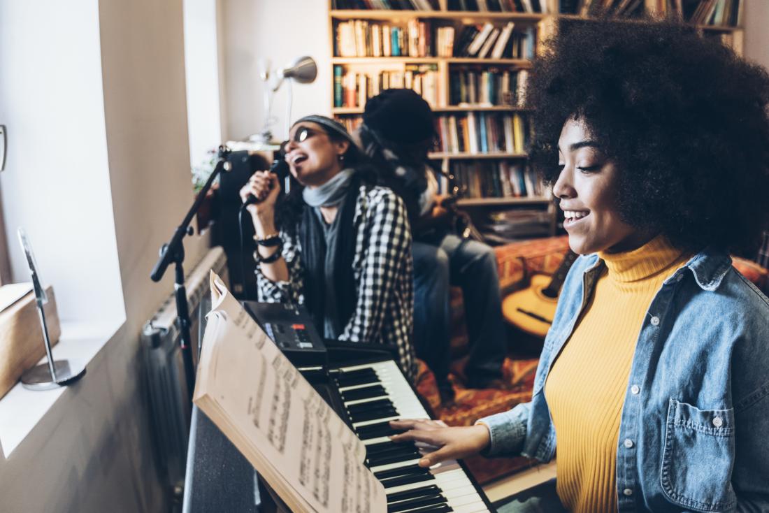 pianists playing live