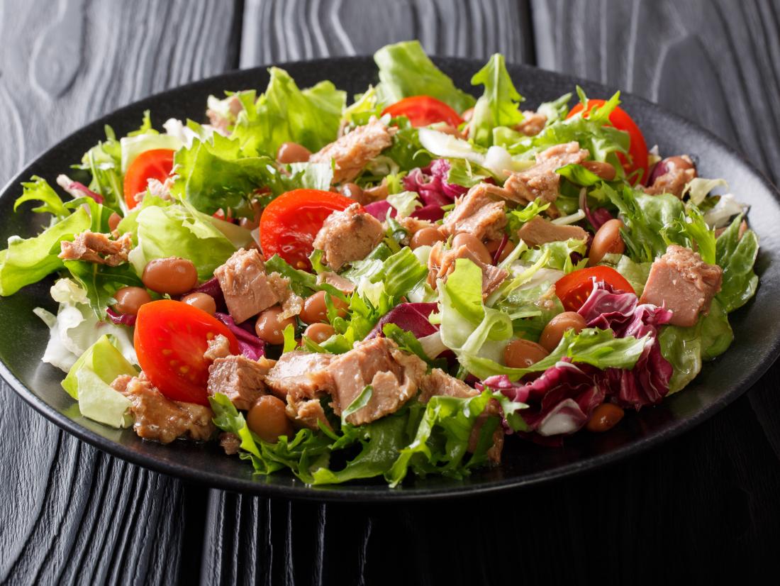 Herbed tuna and white bean salad