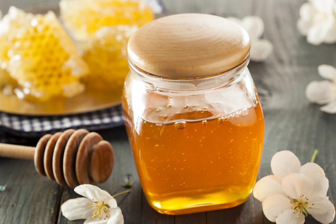 Raw honey vs. regular honey: Benefits, risks, and uses