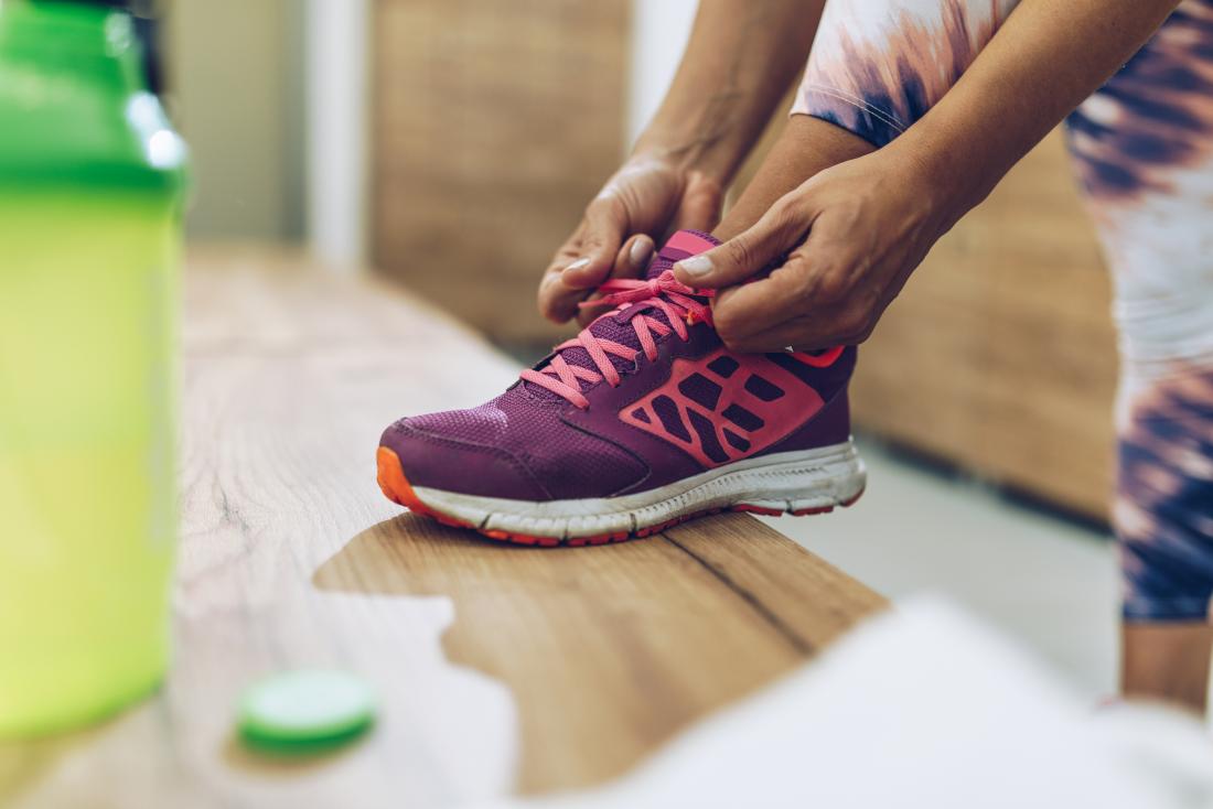 Wearing appropriate footwear that fits well can help prevent pain the feet.