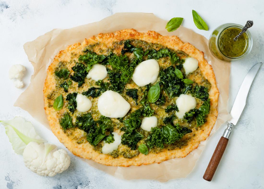 https://cdn-prod.medicalnewstoday.com/content/images/articles/325/325195/cauliflower-pizza-with-pesto-for-a-low-carb-diet-for-diabetics.jpg