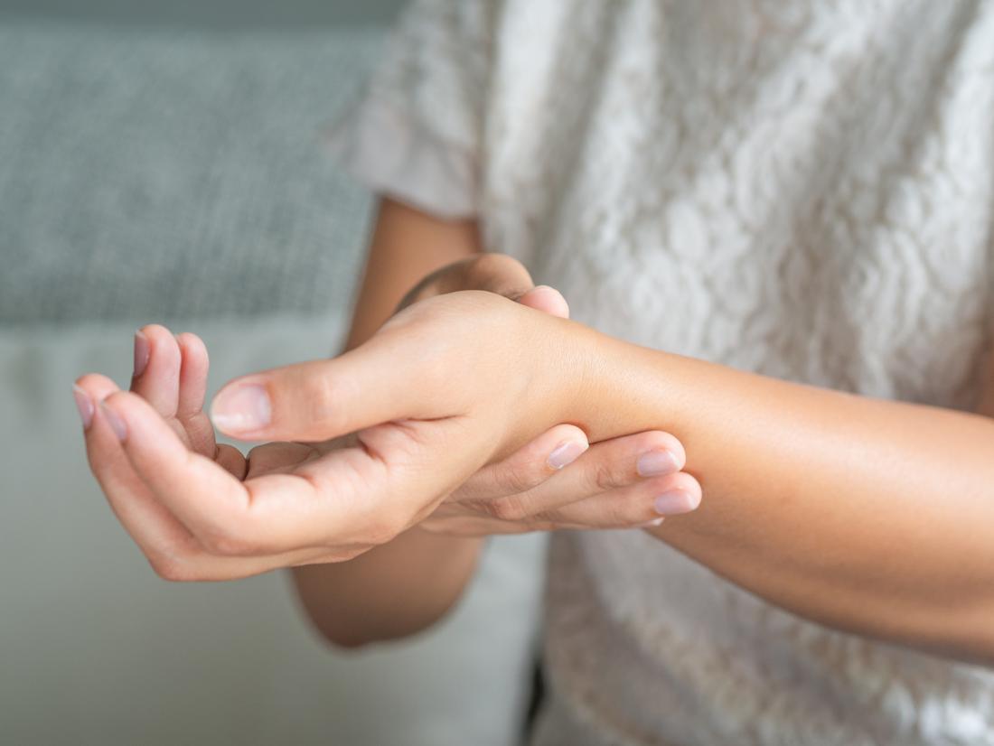 rheumatoid arthritis swelling wrist