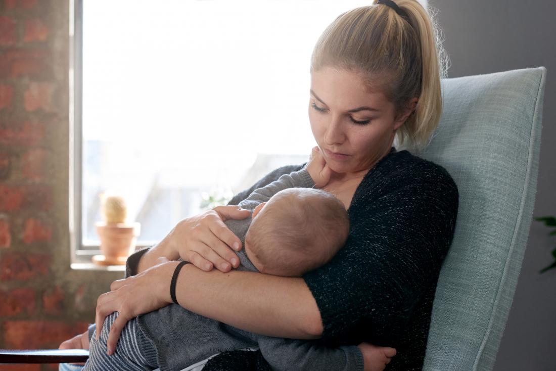 https://cdn-prod.medicalnewstoday.com/content/images/articles/325/325740/bleeding-nipple-breastfeeding.jpg