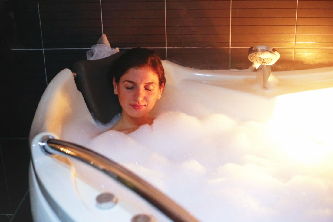 Benefits of Hot Baths: 4 Reasons to Spend Time in the Tub