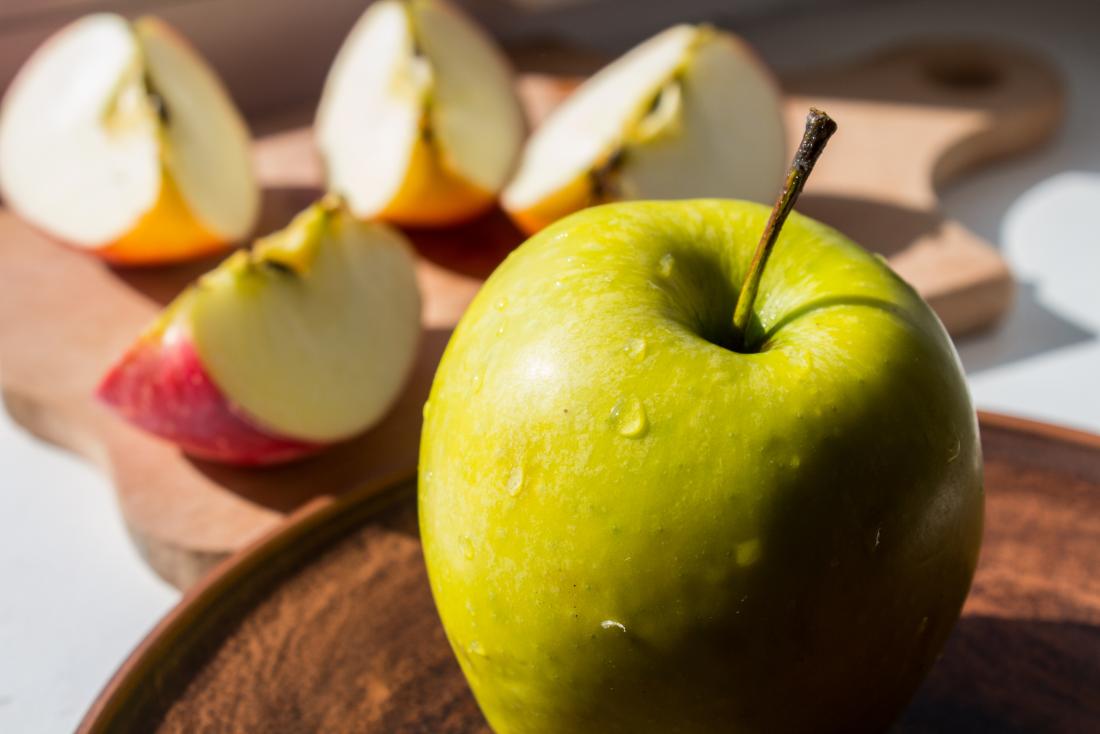apples are a low potassium snack good for those looking to avoid high potassium foods