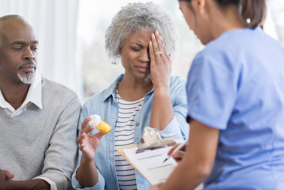 woman explains headache to doctor