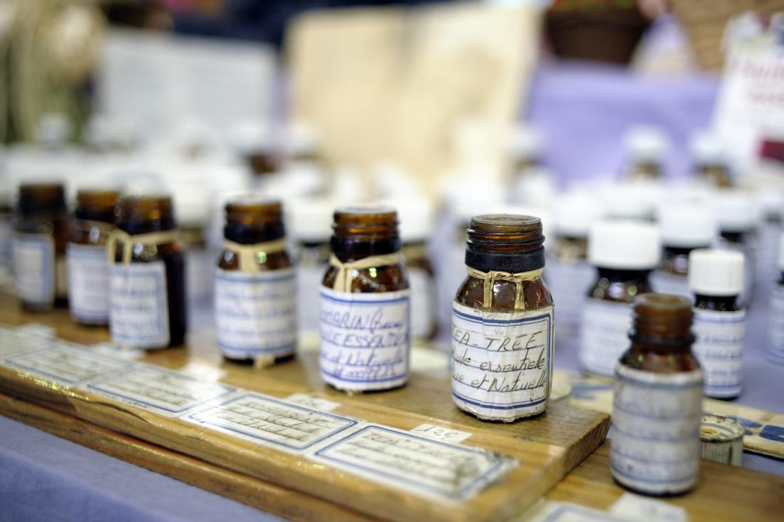 What are essential oils? Uses and side effects