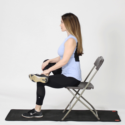 a gif of a chair stretch - Động tác giãn cơ đơn giản cho người chạy bộ ngồi cả ngày