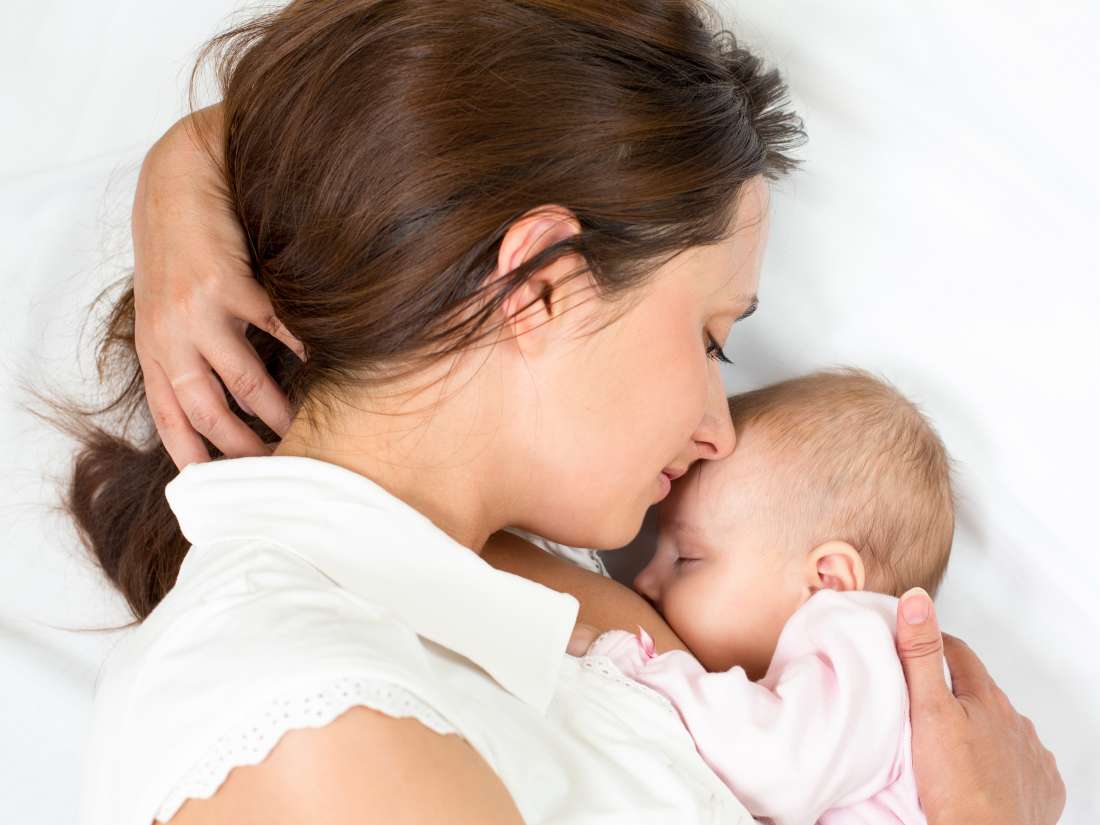 breastfeeding-vs-pumping-the-pros-and-cons-of-each