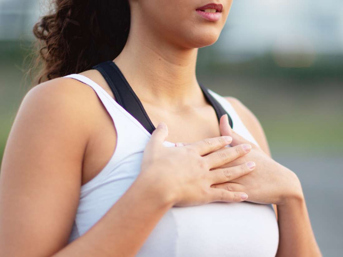What are the causes and symptoms of a heart attack?