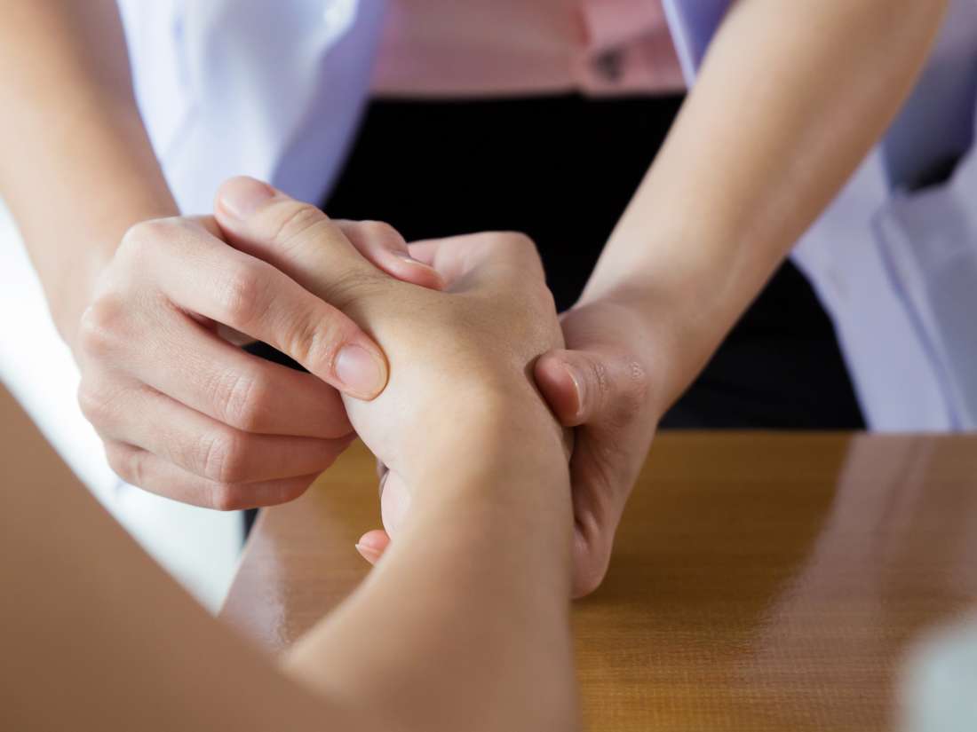 Symmetric vs. asymmetric arthritis Differences and diagnosis